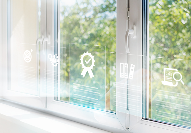 Kunststofffenster mit Qualitätssymbolen überblendet