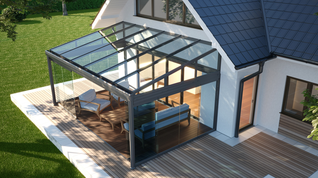 Abri de terrasse en verre avec jardin et maison d'habitation