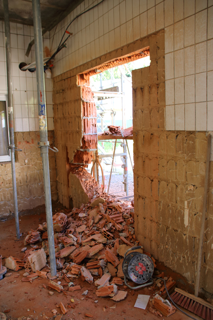 Mauerdurchbruch in Hauswand