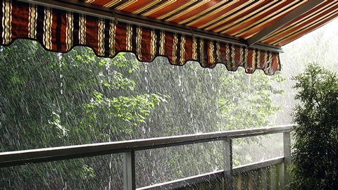 Store comme protection contre la pluie