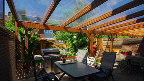 Verre acrylique comme matériau pour les toits de terrasse