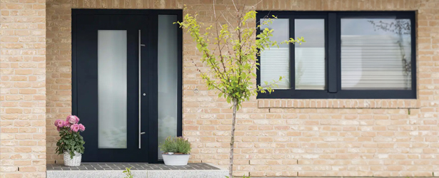 Porte d’entrée aluminium avec insert en verre en anthracite