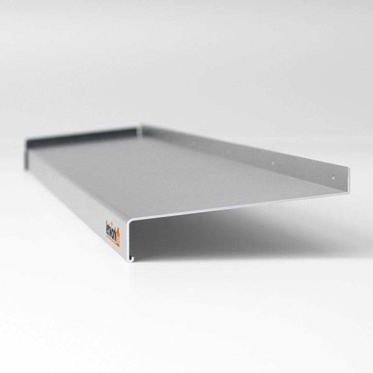 Seitenansicht Fensterbank Aussen aus Aluminium mit einer Seitenkappe und dem Letwork Logo
